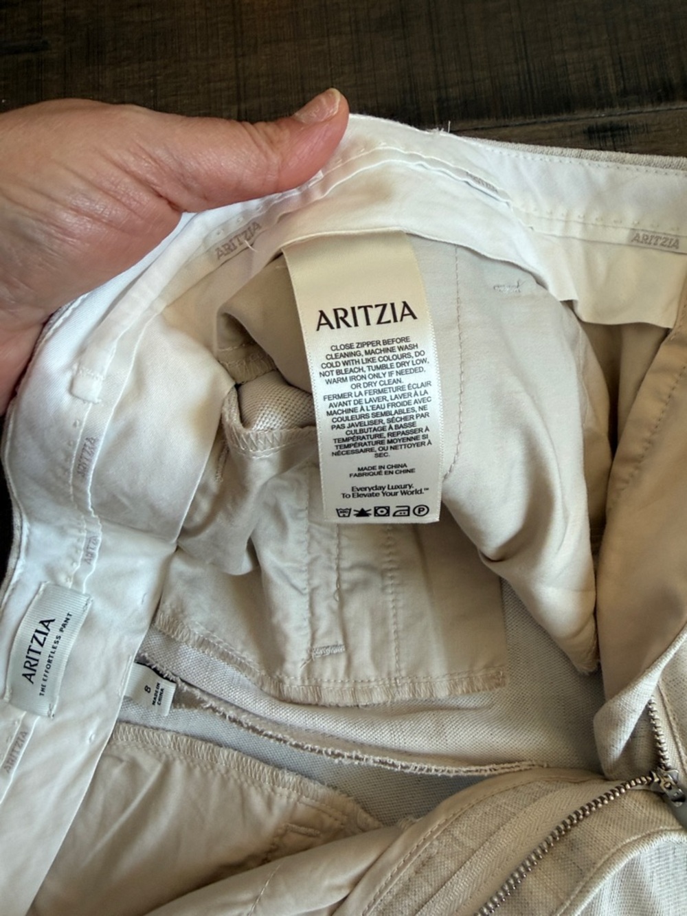 Aritzia
The Effortless Pant™ - CruiseLinen™ size 8 - Picture 16 of 17